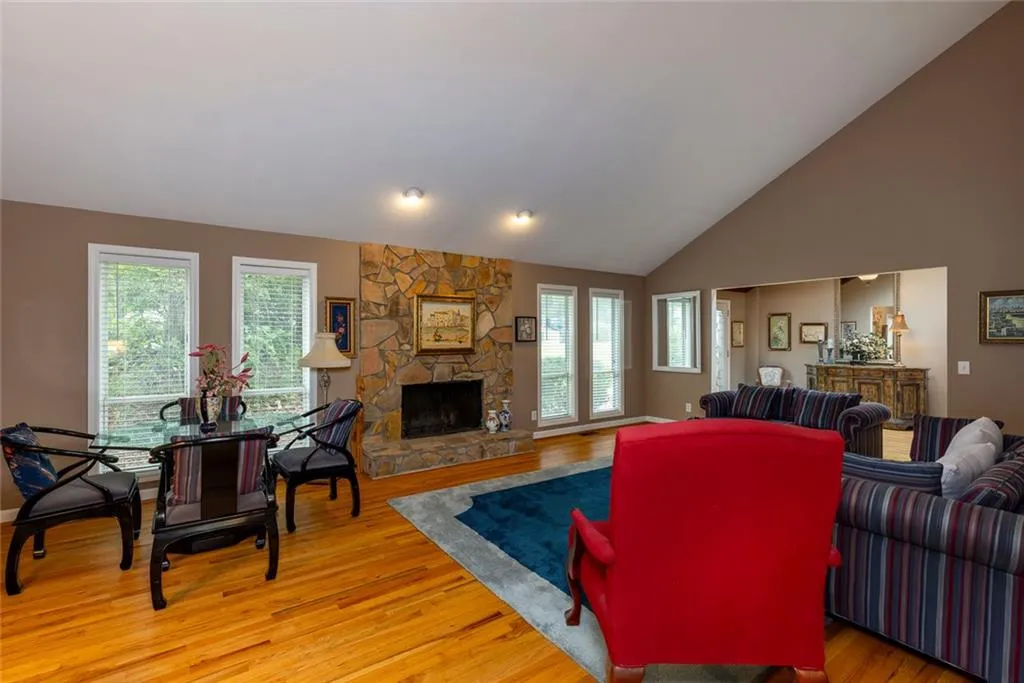 525 Spender Trace, Sandy Springs, Georgia 30350, 4 Bedrooms Bedrooms, ,3 BathroomsBathrooms,Residential,For Sale,525 Spender Trace,7626538