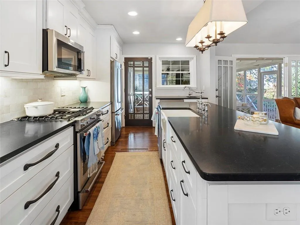 5964 Brookgreen Road, Atlanta, Georgia 30328, 3 Bedrooms Bedrooms, ,2 BathroomsBathrooms,Residential,Sold,5964 Brookgreen Road,6983326 5964 Brookgreen Road, Atlanta, Georgia 30328, 3 Bedrooms Bedrooms, ,2 BathroomsBathrooms,Residential,Sold,5964 Brookgreen Road,6983326