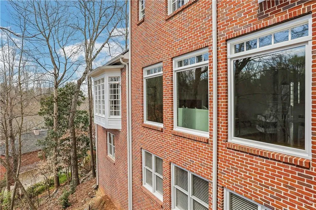 4946 Powers Ferry Road NW, Atlanta, Georgia 30327, 4 Bedrooms Bedrooms, ,3 BathroomsBathrooms,Residential,Sold,4946 Powers Ferry Road NW,7354826