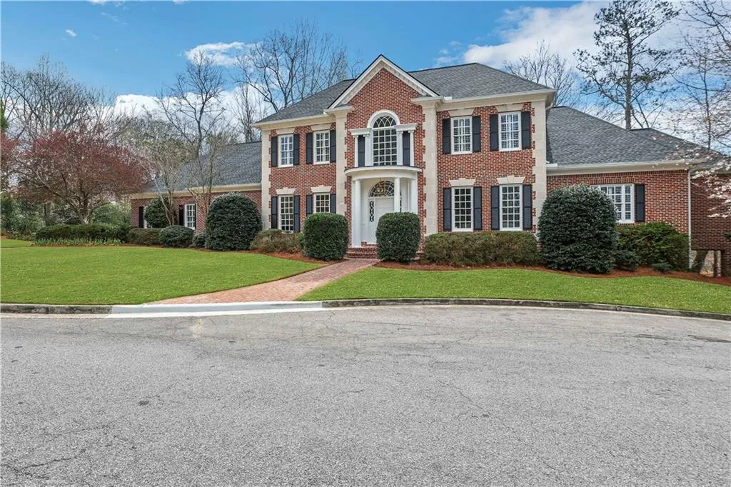 4946 Powers Ferry Road NW, Atlanta, Georgia 30327, 4 Bedrooms Bedrooms, ,3 BathroomsBathrooms,Residential,Sold,4946 Powers Ferry Road NW,7354826