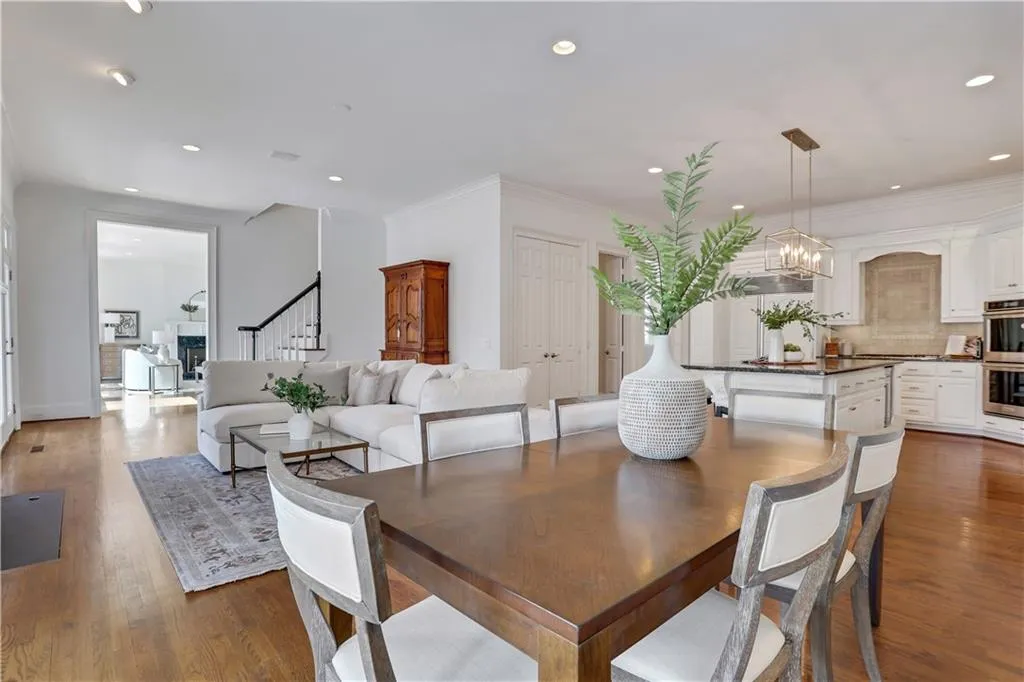 4946 Powers Ferry Road NW, Atlanta, Georgia 30327, 4 Bedrooms Bedrooms, ,3 BathroomsBathrooms,Residential,Sold,4946 Powers Ferry Road NW,7354826