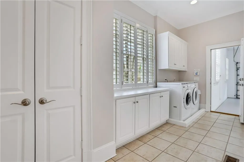 4946 Powers Ferry Road NW, Atlanta, Georgia 30327, 4 Bedrooms Bedrooms, ,3 BathroomsBathrooms,Residential,Sold,4946 Powers Ferry Road NW,7354826