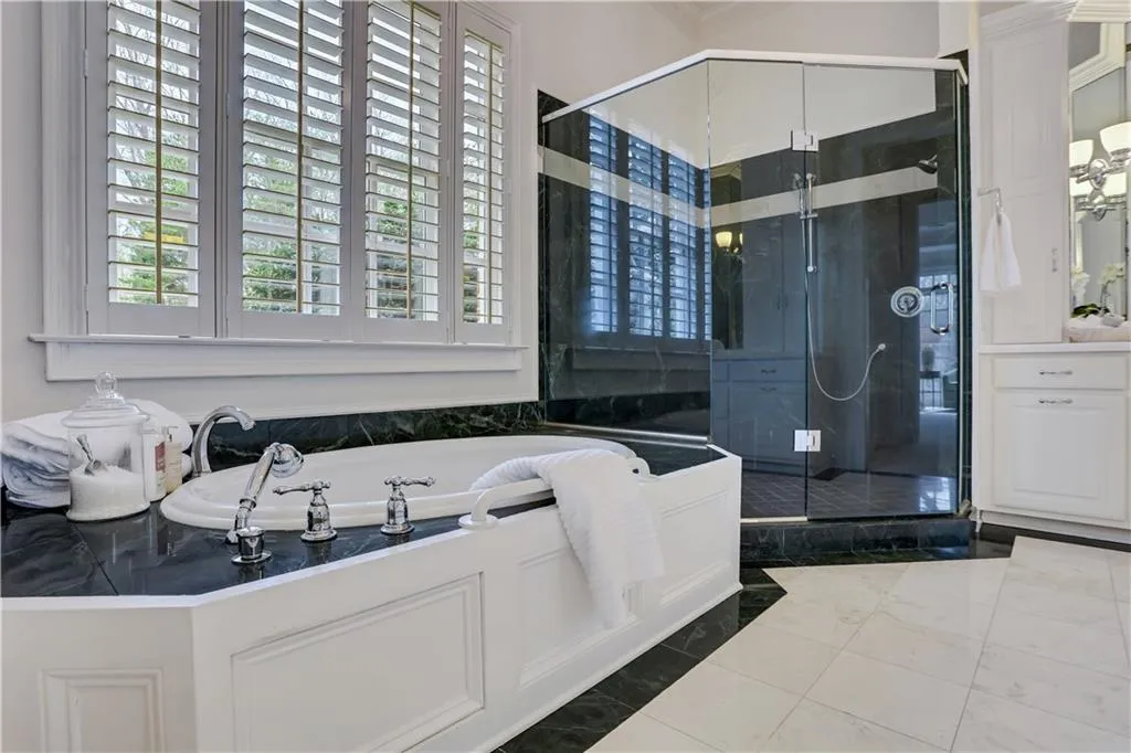 4946 Powers Ferry Road NW, Atlanta, Georgia 30327, 4 Bedrooms Bedrooms, ,3 BathroomsBathrooms,Residential,Sold,4946 Powers Ferry Road NW,7354826