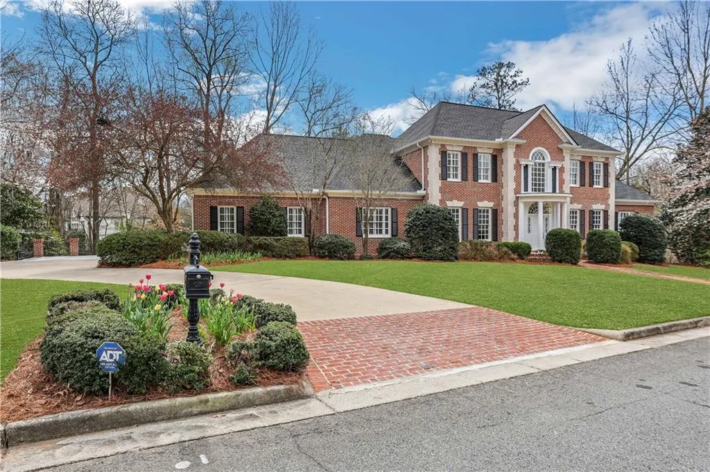 4946 Powers Ferry Road NW, Atlanta, Georgia 30327, 4 Bedrooms Bedrooms, ,3 BathroomsBathrooms,Residential,Sold,4946 Powers Ferry Road NW,7354826