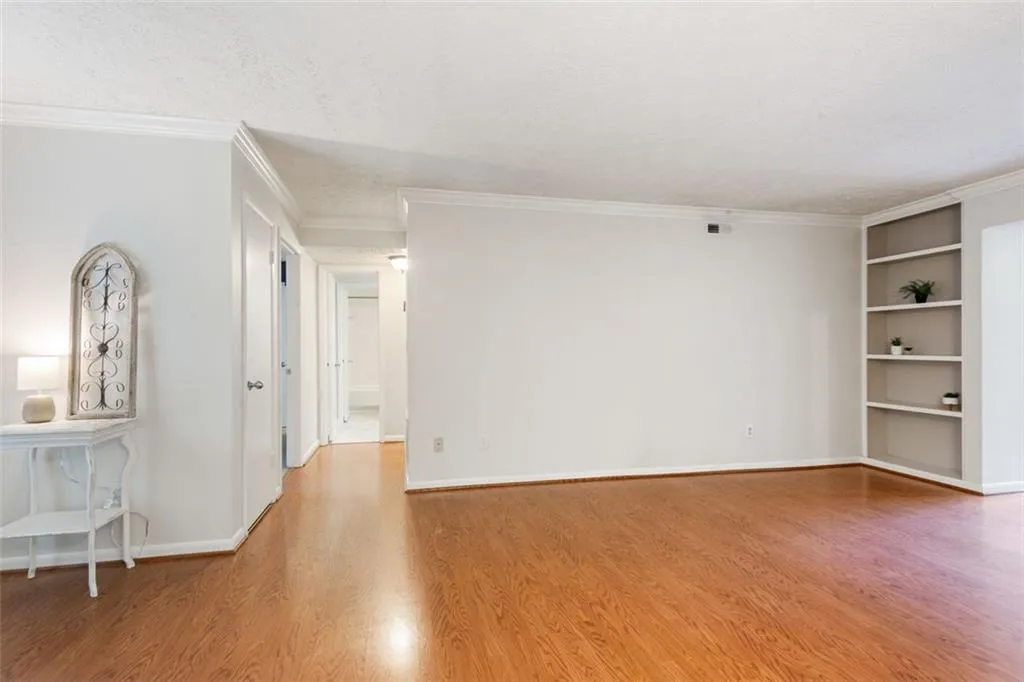 5137 Roswell Road Unit 5137-7, Atlanta, Georgia 30342, 2 Bedrooms Bedrooms, ,2 BathroomsBathrooms,Residential,Sold,5137 Roswell Road Unit 5137-7,6928348