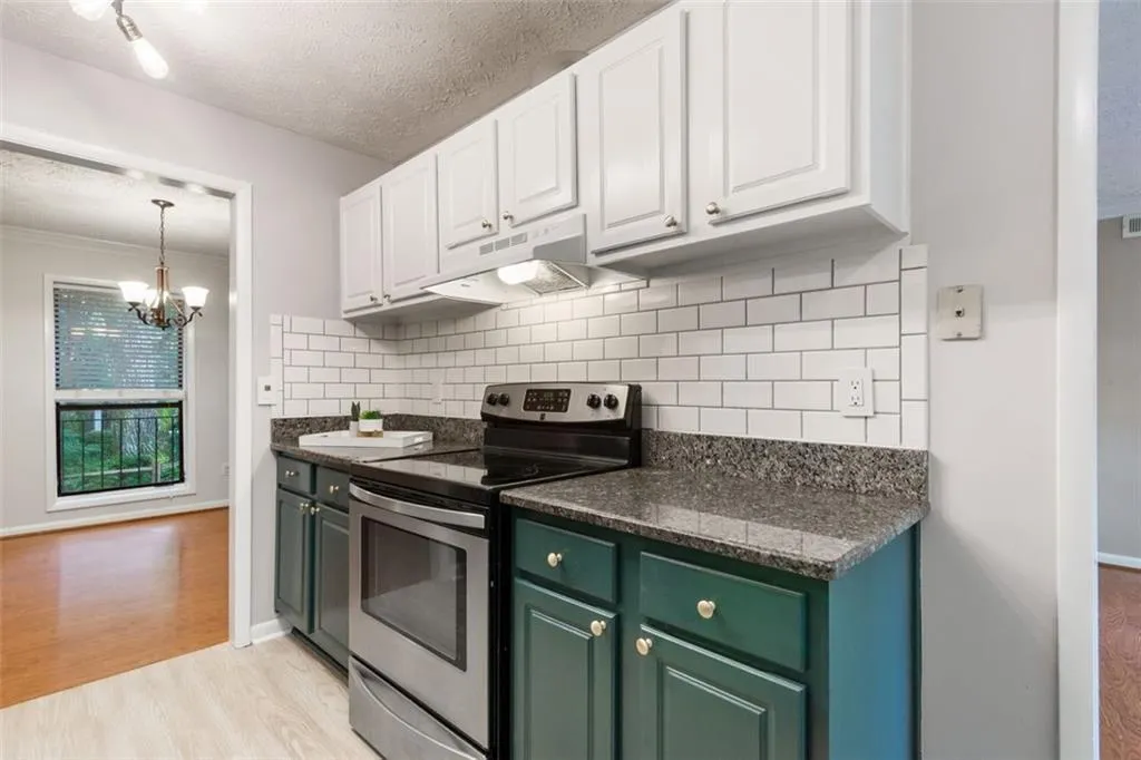 5137 Roswell Road Unit 5137-7, Atlanta, Georgia 30342, 2 Bedrooms Bedrooms, ,2 BathroomsBathrooms,Residential,Sold,5137 Roswell Road Unit 5137-7,6928348