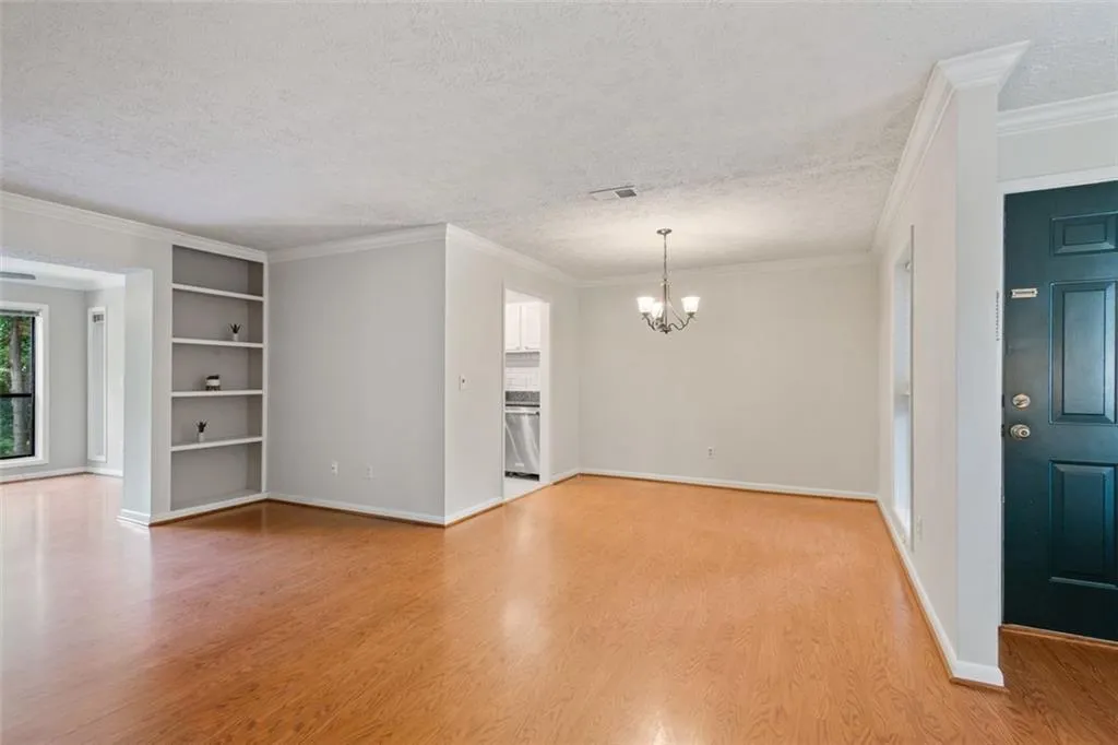 5137 Roswell Road Unit 5137-7, Atlanta, Georgia 30342, 2 Bedrooms Bedrooms, ,2 BathroomsBathrooms,Residential,Sold,5137 Roswell Road Unit 5137-7,6928348