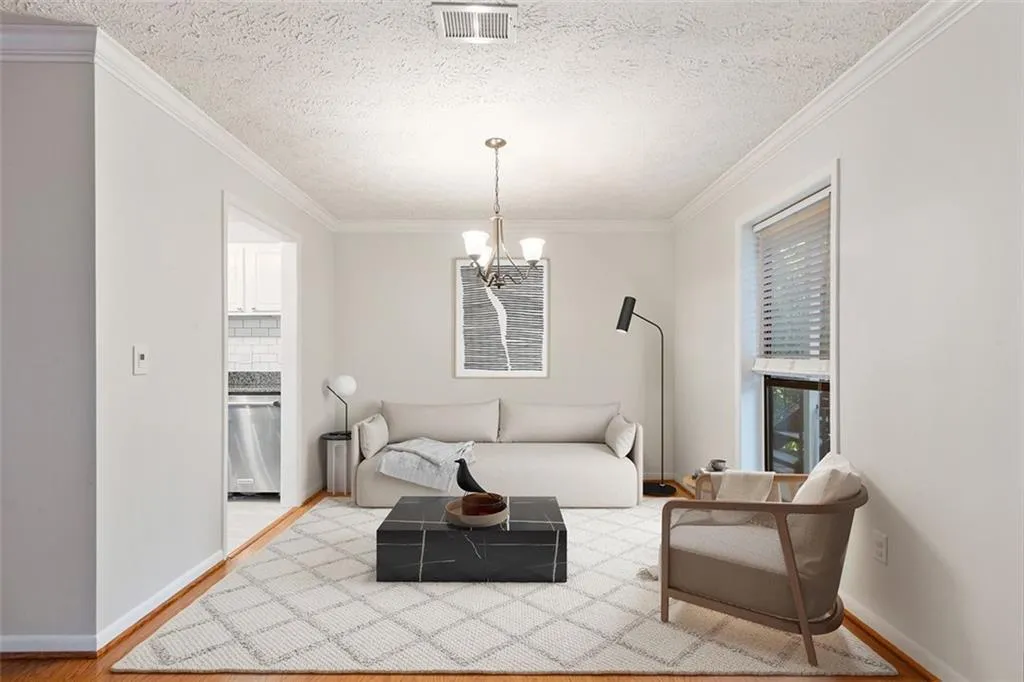 5137 Roswell Road Unit 5137-7, Atlanta, Georgia 30342, 2 Bedrooms Bedrooms, ,2 BathroomsBathrooms,Residential,Sold,5137 Roswell Road Unit 5137-7,6928348