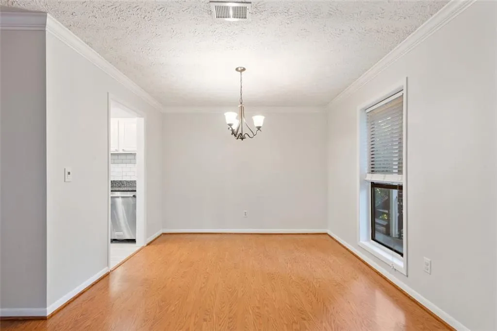 5137 Roswell Road Unit 5137-7, Atlanta, Georgia 30342, 2 Bedrooms Bedrooms, ,2 BathroomsBathrooms,Residential,Sold,5137 Roswell Road Unit 5137-7,6928348