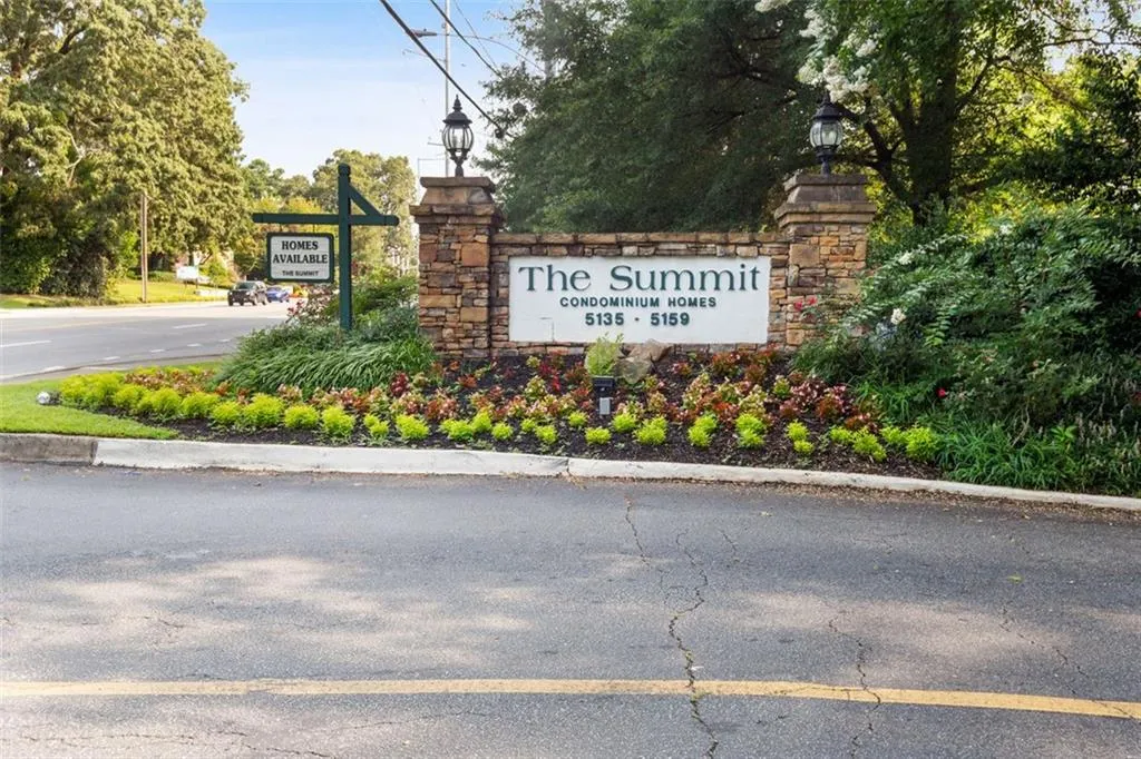 5137 Roswell Road Unit 5137-7, Atlanta, Georgia 30342, 2 Bedrooms Bedrooms, ,2 BathroomsBathrooms,Residential,Sold,5137 Roswell Road Unit 5137-7,6928348