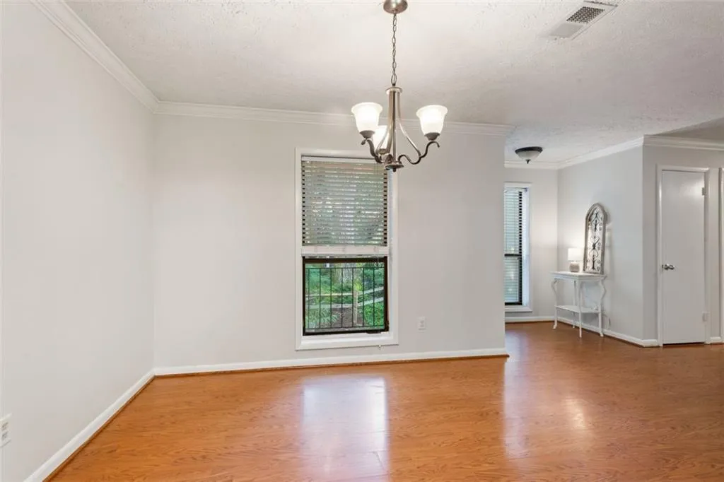 5137 Roswell Road Unit 5137-7, Atlanta, Georgia 30342, 2 Bedrooms Bedrooms, ,2 BathroomsBathrooms,Residential,Sold,5137 Roswell Road Unit 5137-7,6928348