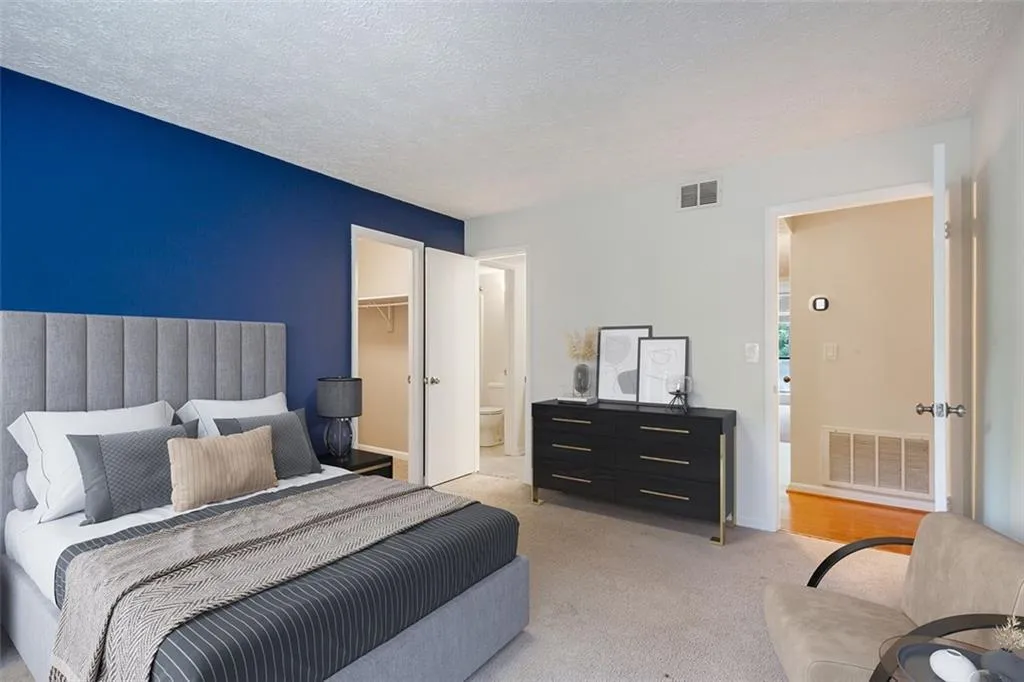 5137 Roswell Road Unit 5137-7, Atlanta, Georgia 30342, 2 Bedrooms Bedrooms, ,2 BathroomsBathrooms,Residential,Sold,5137 Roswell Road Unit 5137-7,6928348