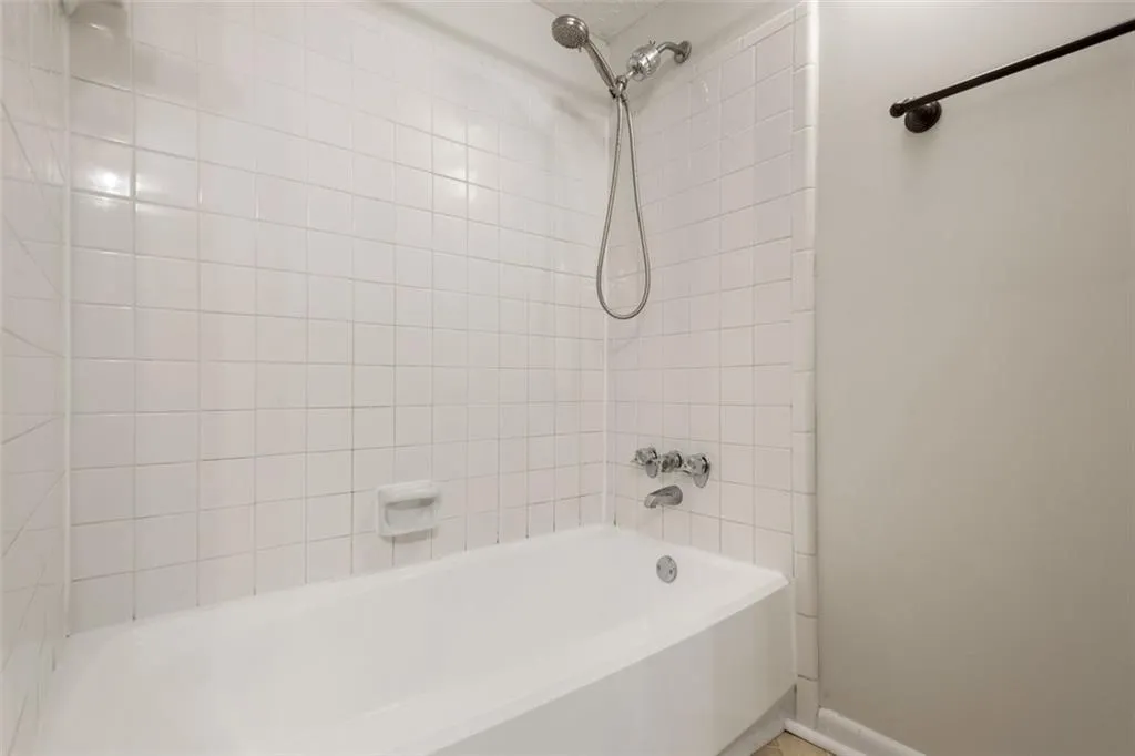 5137 Roswell Road Unit 5137-7, Atlanta, Georgia 30342, 2 Bedrooms Bedrooms, ,2 BathroomsBathrooms,Residential,Sold,5137 Roswell Road Unit 5137-7,6928348