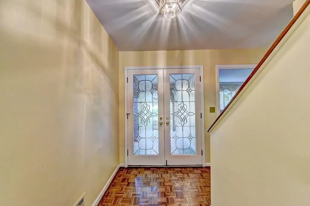 6170 Mountain Brook Lane, Sandy Springs, Georgia 30328, 5 Bedrooms Bedrooms, ,4 BathroomsBathrooms,Residential,Sold,6170 Mountain Brook Lane,6662519