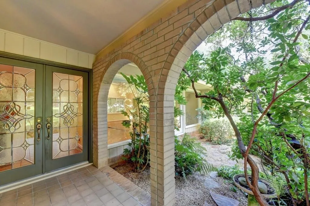 6170 Mountain Brook Lane, Sandy Springs, Georgia 30328, 5 Bedrooms Bedrooms, ,4 BathroomsBathrooms,Residential,Sold,6170 Mountain Brook Lane,6662519