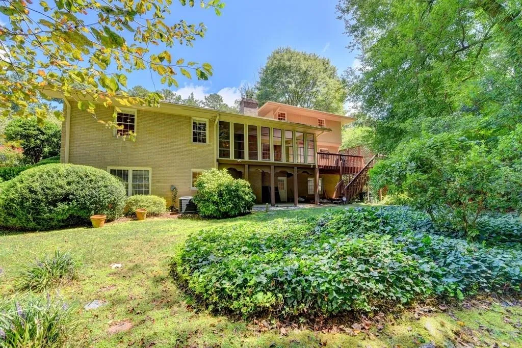 6170 Mountain Brook Lane, Sandy Springs, Georgia 30328, 5 Bedrooms Bedrooms, ,4 BathroomsBathrooms,Residential,Sold,6170 Mountain Brook Lane,6662519