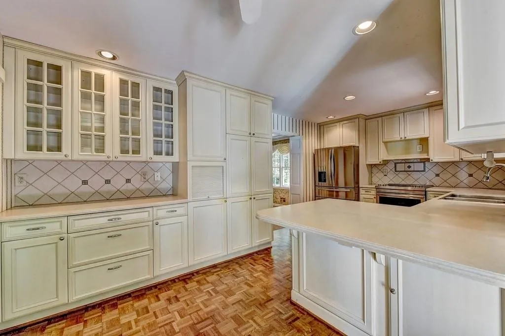 6170 Mountain Brook Lane, Sandy Springs, Georgia 30328, 5 Bedrooms Bedrooms, ,4 BathroomsBathrooms,Residential,Sold,6170 Mountain Brook Lane,6662519