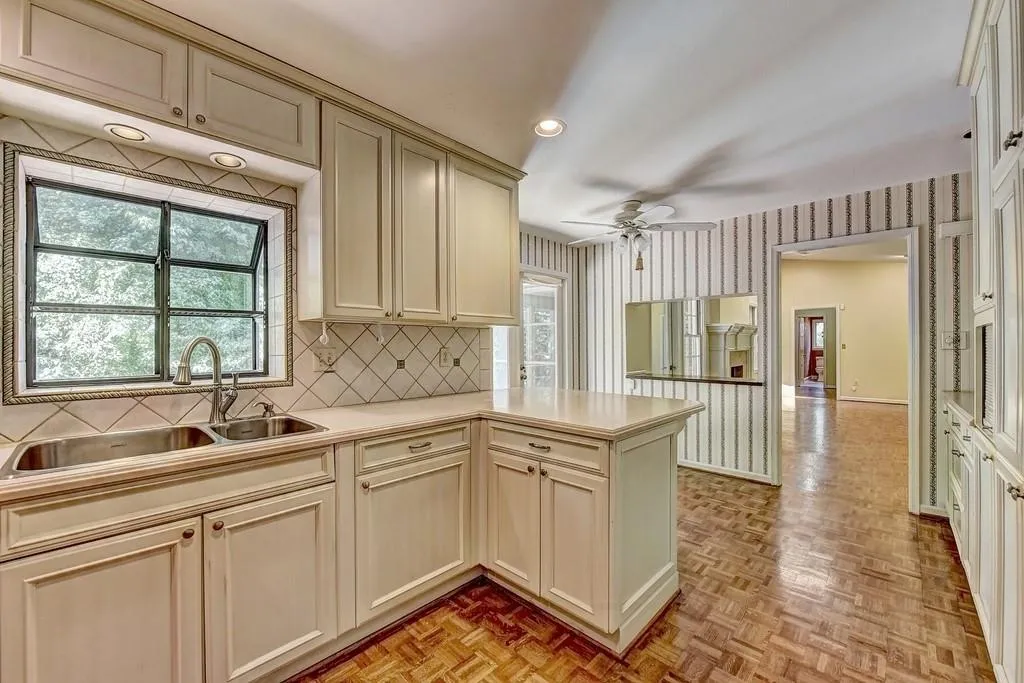 6170 Mountain Brook Lane, Sandy Springs, Georgia 30328, 5 Bedrooms Bedrooms, ,4 BathroomsBathrooms,Residential,Sold,6170 Mountain Brook Lane,6662519