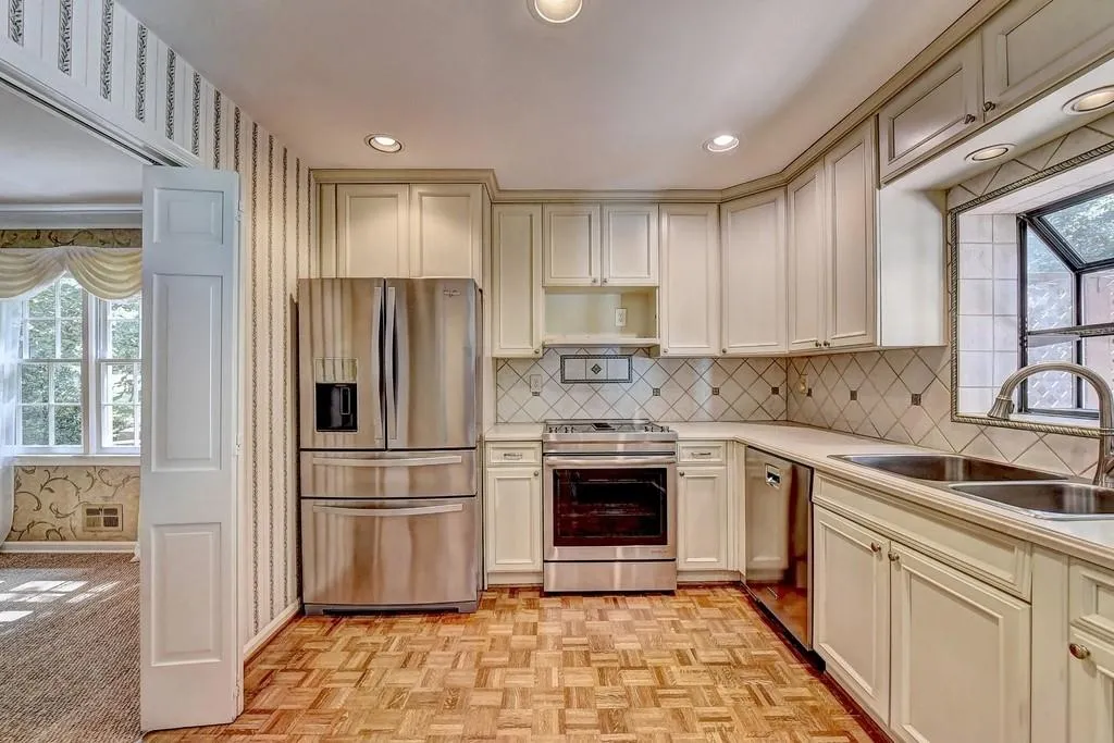 6170 Mountain Brook Lane, Sandy Springs, Georgia 30328, 5 Bedrooms Bedrooms, ,4 BathroomsBathrooms,Residential,Sold,6170 Mountain Brook Lane,6662519