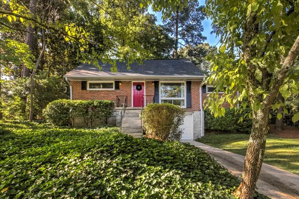 2747 Ridgemore Road Nw, Atlanta, Georgia 30318, 3 Bedrooms Bedrooms, ,2 BathroomsBathrooms,Residential,Sold,2747 Ridgemore Road Nw,6019758