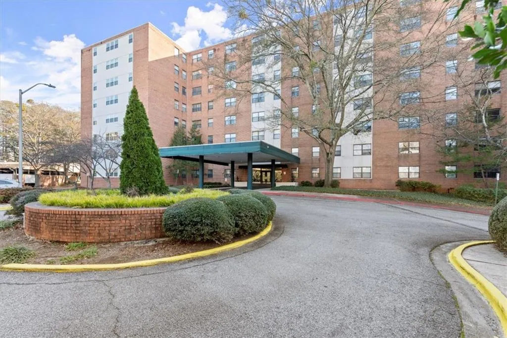 2965 Pharr Court South Nw Unit 304, Atlanta, Georgia 30305, 2 Bedrooms Bedrooms, ,2 BathroomsBathrooms,Residential,For Sale,2965 Pharr Court South Nw Unit 304,7619397