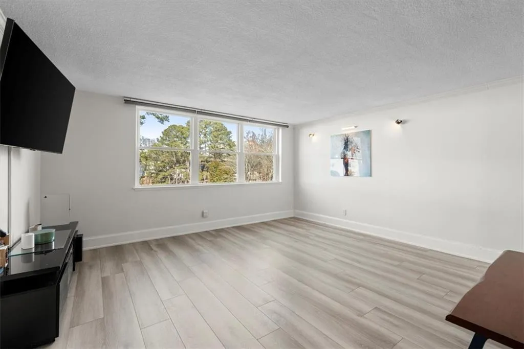 2965 Pharr Court South Nw Unit 304, Atlanta, Georgia 30305, 2 Bedrooms Bedrooms, ,2 BathroomsBathrooms,Residential,For Sale,2965 Pharr Court South Nw Unit 304,7619397