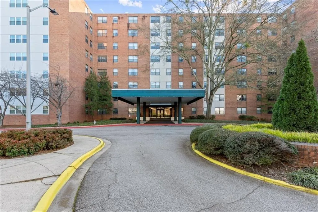 2965 Pharr Court South Nw Unit 304, Atlanta, Georgia 30305, 2 Bedrooms Bedrooms, ,2 BathroomsBathrooms,Residential,For Sale,2965 Pharr Court South Nw Unit 304,7619397