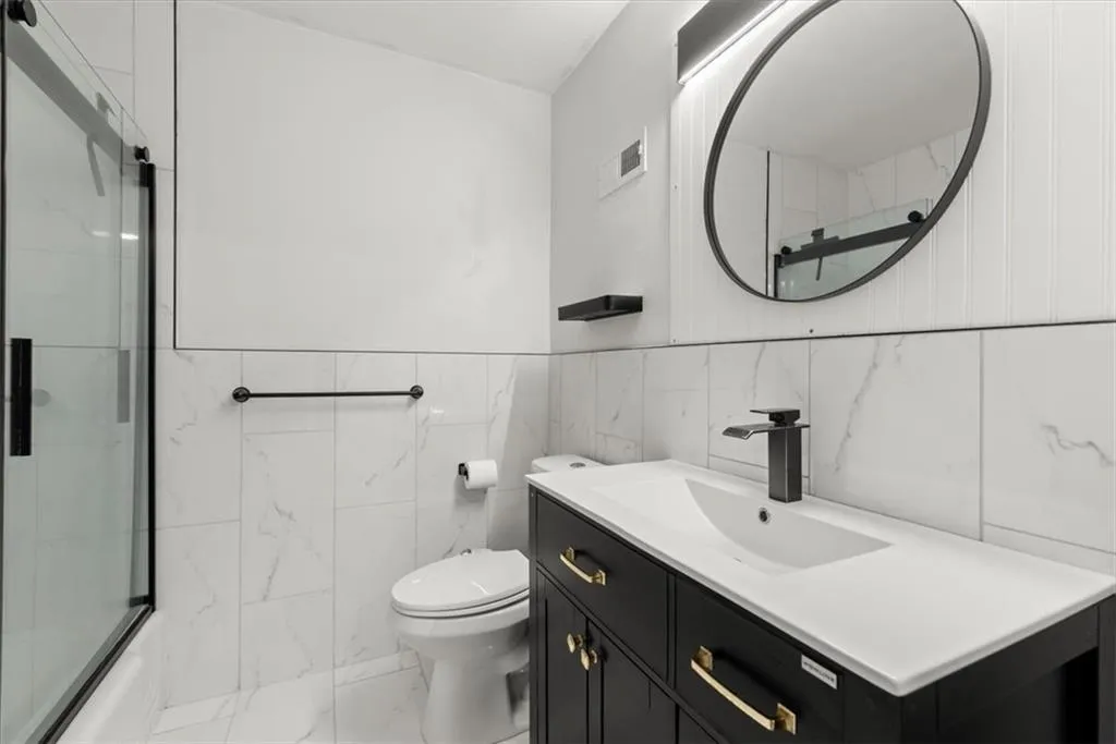 2965 Pharr Court South Nw Unit 304, Atlanta, Georgia 30305, 2 Bedrooms Bedrooms, ,2 BathroomsBathrooms,Residential,For Sale,2965 Pharr Court South Nw Unit 304,7619397