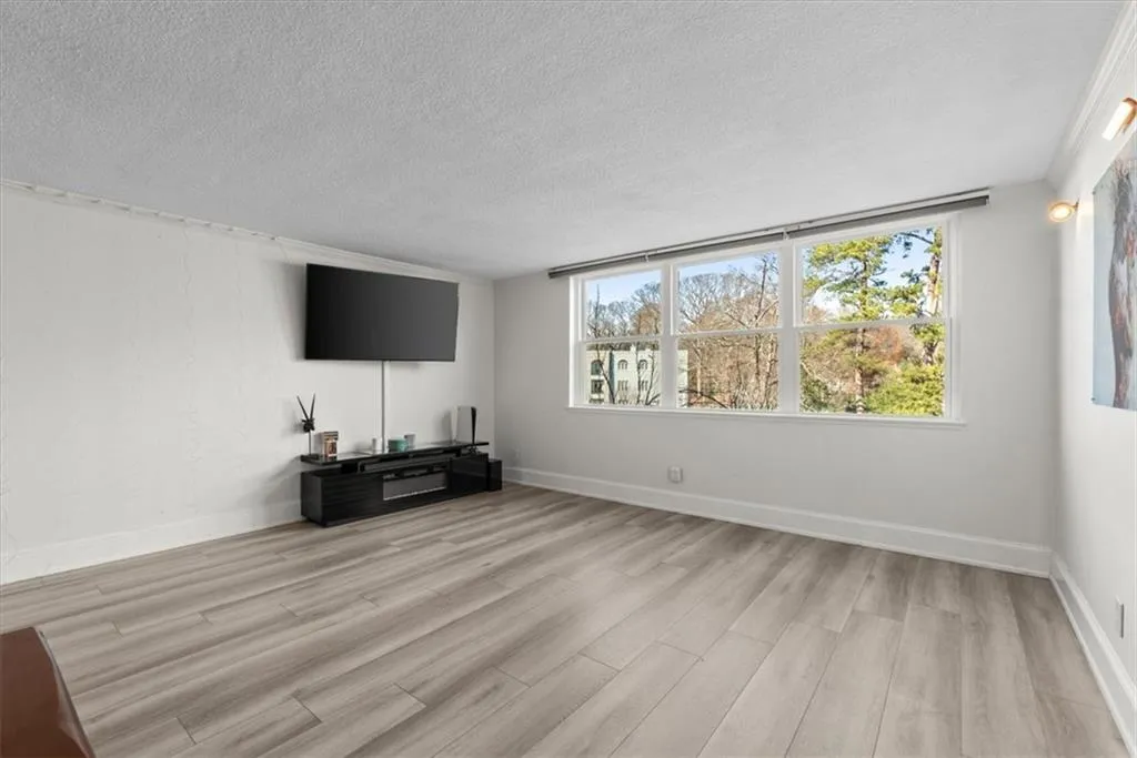 2965 Pharr Court South Nw Unit 304, Atlanta, Georgia 30305, 2 Bedrooms Bedrooms, ,2 BathroomsBathrooms,Residential,For Sale,2965 Pharr Court South Nw Unit 304,7619397
