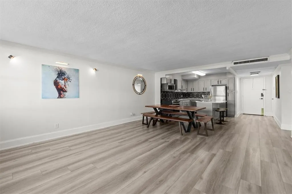 2965 Pharr Court South Nw Unit 304, Atlanta, Georgia 30305, 2 Bedrooms Bedrooms, ,2 BathroomsBathrooms,Residential,For Sale,2965 Pharr Court South Nw Unit 304,7619397