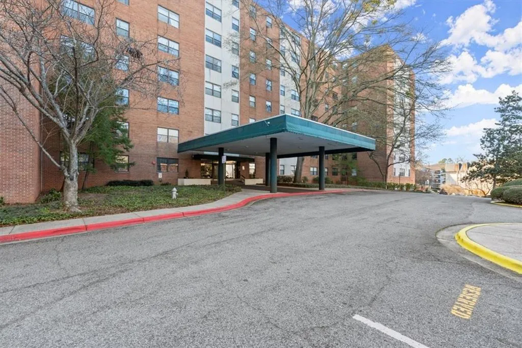 2965 Pharr Court South Nw Unit 304, Atlanta, Georgia 30305, 2 Bedrooms Bedrooms, ,2 BathroomsBathrooms,Residential,For Sale,2965 Pharr Court South Nw Unit 304,7619397