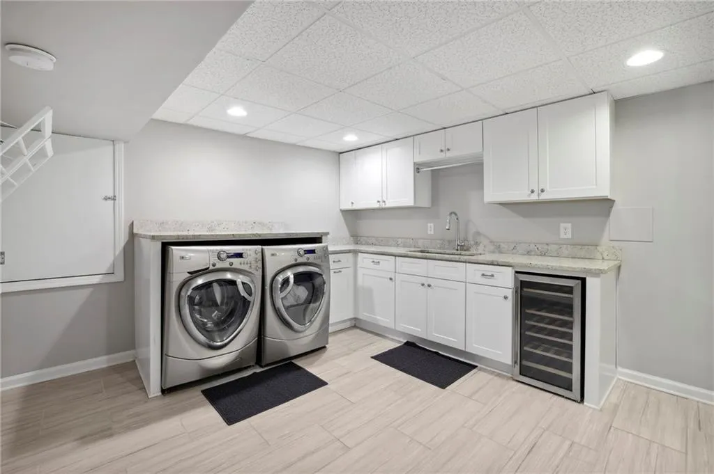 5690 Lake Forrest Drive, Sandy Springs, Georgia 30342, 5 Bedrooms Bedrooms, ,4 BathroomsBathrooms,Residential,Sold,5690 Lake Forrest Drive,7215671