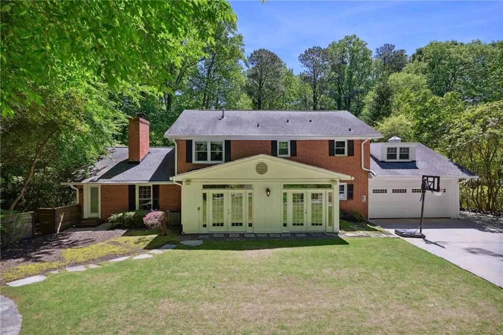 5690 Lake Forrest Drive, Sandy Springs, Georgia 30342, 5 Bedrooms Bedrooms, ,4 BathroomsBathrooms,Residential,Sold,5690 Lake Forrest Drive,7215671