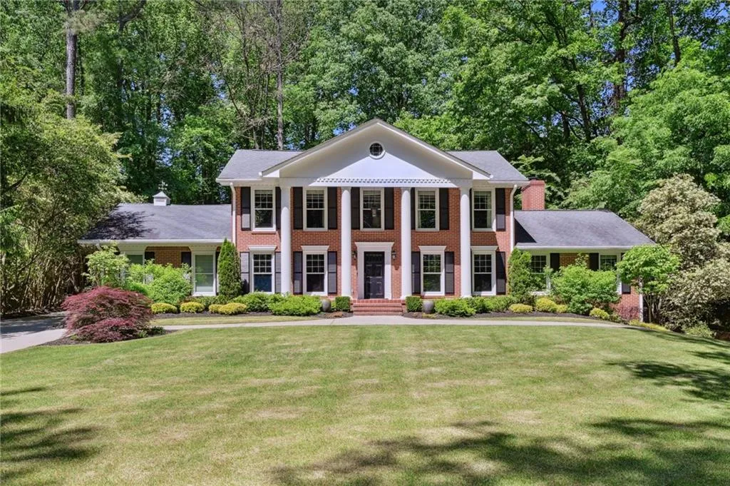 5690 Lake Forrest Drive, Sandy Springs, Georgia 30342, 5 Bedrooms Bedrooms, ,4 BathroomsBathrooms,Residential,Sold,5690 Lake Forrest Drive,7215671
