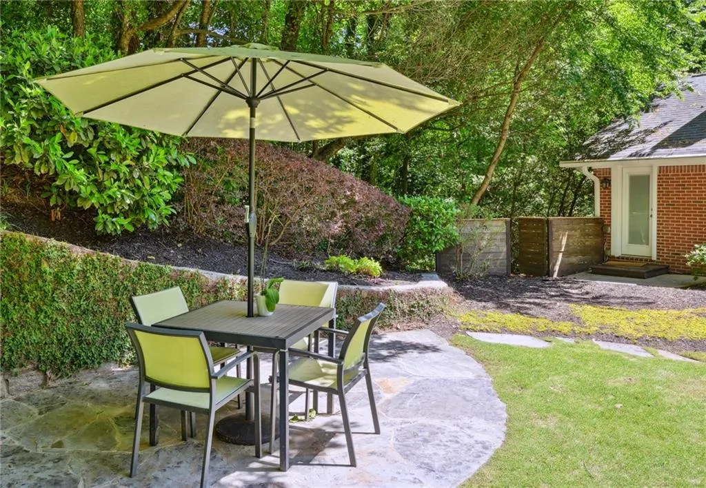 5690 Lake Forrest Drive, Sandy Springs, Georgia 30342, 5 Bedrooms Bedrooms, ,4 BathroomsBathrooms,Residential,Sold,5690 Lake Forrest Drive,7215671