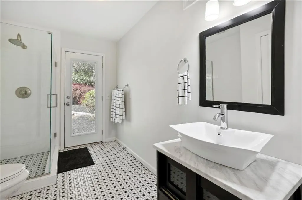 5690 Lake Forrest Drive, Sandy Springs, Georgia 30342, 5 Bedrooms Bedrooms, ,4 BathroomsBathrooms,Residential,Sold,5690 Lake Forrest Drive,7215671