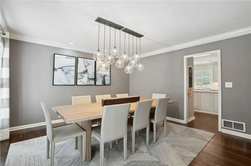 5690 Lake Forrest Drive, Sandy Springs, Georgia 30342, 5 Bedrooms Bedrooms, ,4 BathroomsBathrooms,Residential,Sold,5690 Lake Forrest Drive,7215671