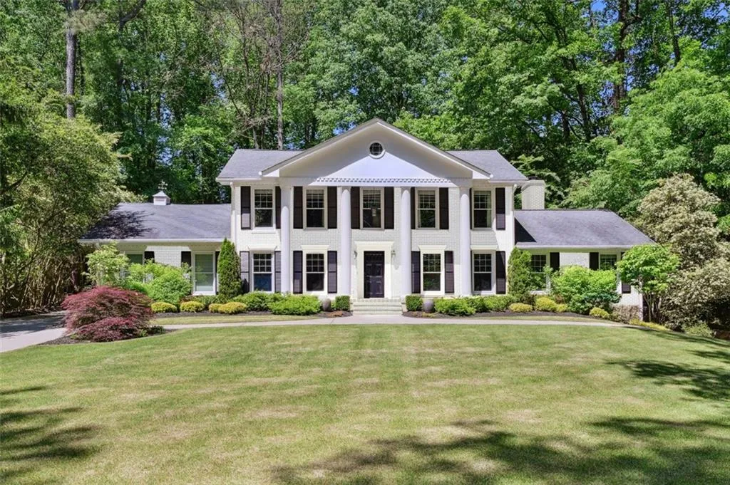 5690 Lake Forrest Drive, Sandy Springs, Georgia 30342, 5 Bedrooms Bedrooms, ,4 BathroomsBathrooms,Residential,Sold,5690 Lake Forrest Drive,7215671