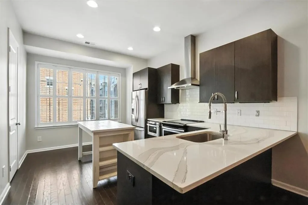 Full kitchen with 1/2 Bathroom and a Pantry Full kitchen with 1/2 Bathroom and a Pantry