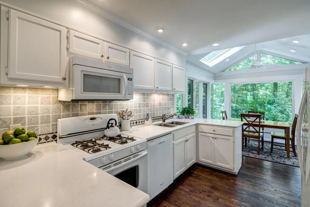 195 Abington Drive, Sandy Springs, Georgia 30328, 5 Bedrooms Bedrooms, ,4 BathroomsBathrooms,Residential,Sold,195 Abington Drive,5864836