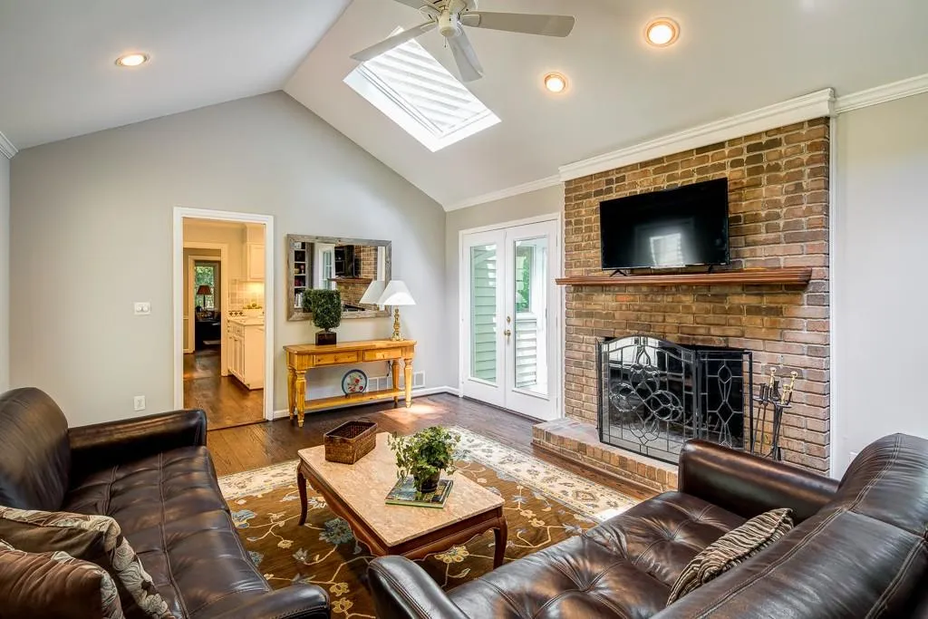 195 Abington Drive, Sandy Springs, Georgia 30328, 5 Bedrooms Bedrooms, ,4 BathroomsBathrooms,Residential,Sold,195 Abington Drive,5864836