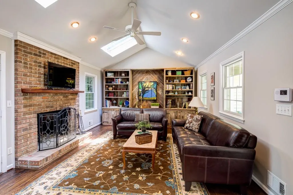 195 Abington Drive, Sandy Springs, Georgia 30328, 5 Bedrooms Bedrooms, ,4 BathroomsBathrooms,Residential,Sold,195 Abington Drive,5864836