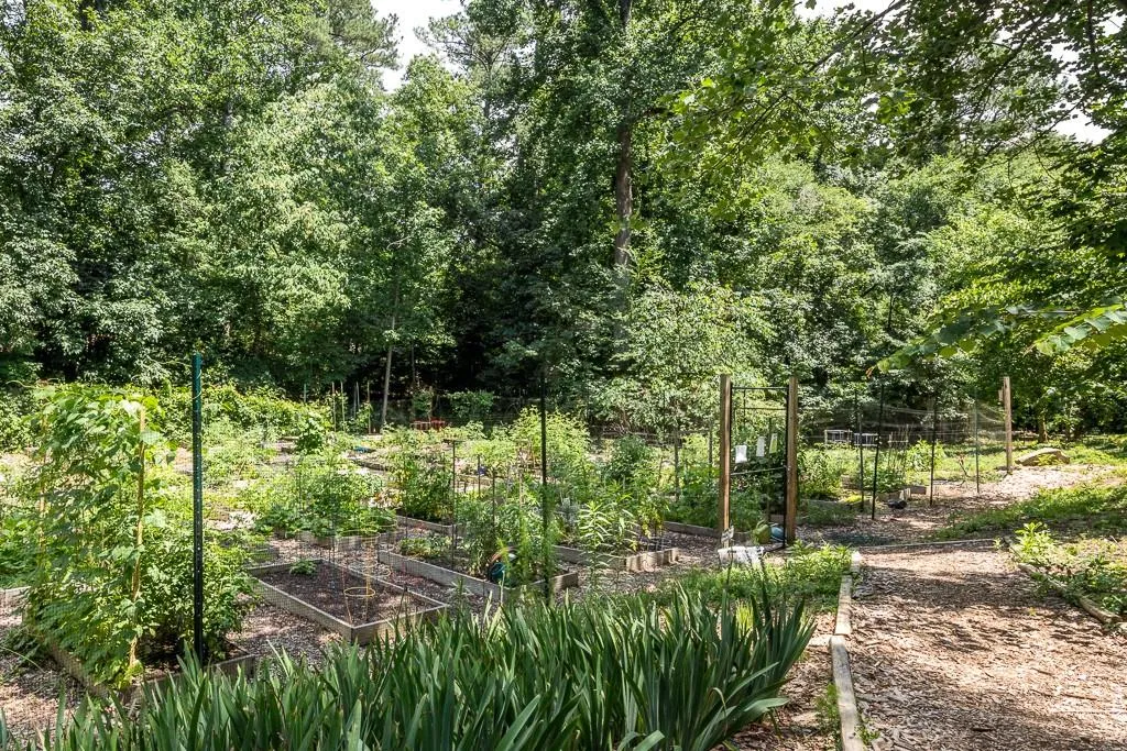 195 Abington Drive, Sandy Springs, Georgia 30328, 5 Bedrooms Bedrooms, ,4 BathroomsBathrooms,Residential,Sold,195 Abington Drive,5864836