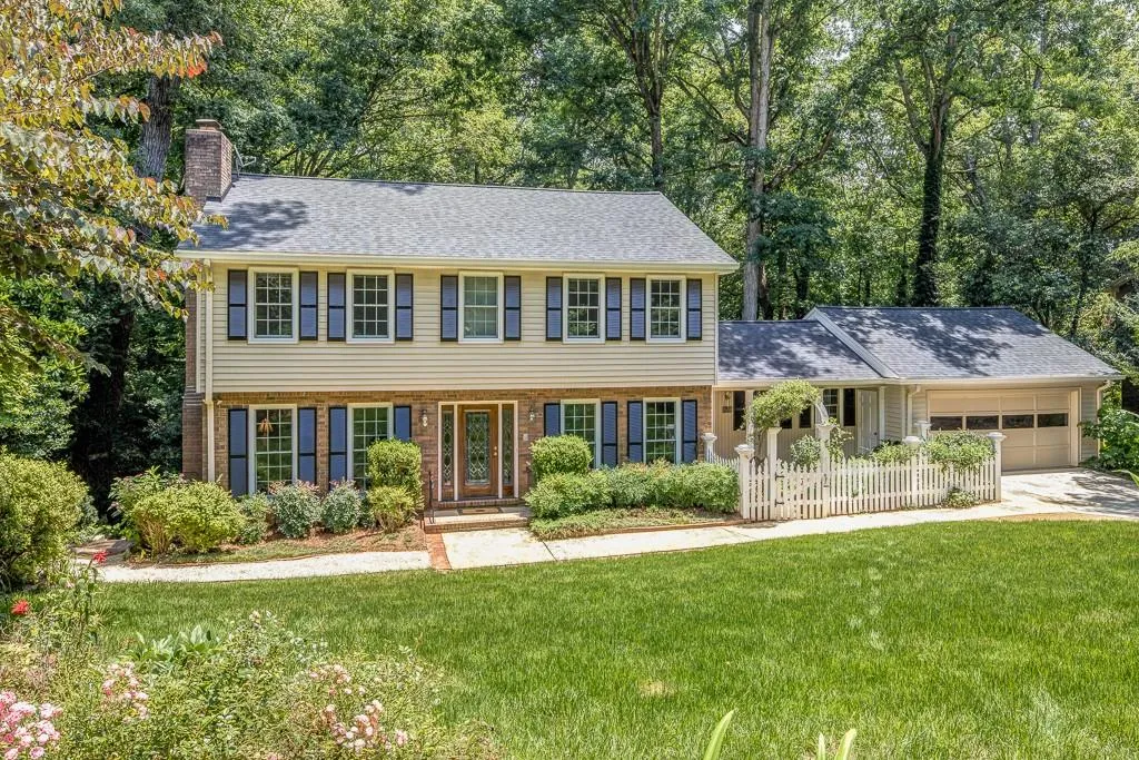 195 Abington Drive, Sandy Springs, Georgia 30328, 5 Bedrooms Bedrooms, ,4 BathroomsBathrooms,Residential,Sold,195 Abington Drive,5864836