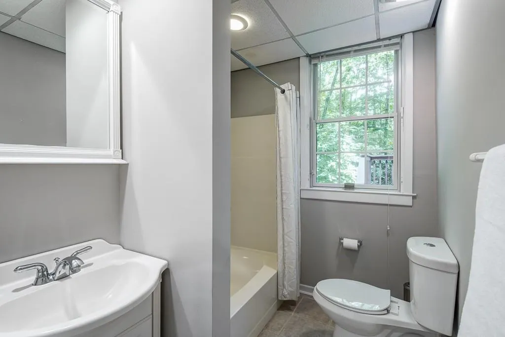 195 Abington Drive, Sandy Springs, Georgia 30328, 5 Bedrooms Bedrooms, ,4 BathroomsBathrooms,Residential,Sold,195 Abington Drive,5864836