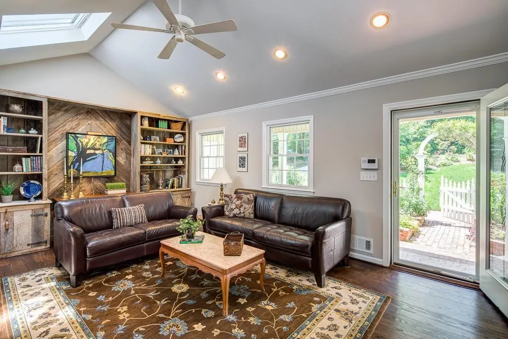 195 Abington Drive, Sandy Springs, Georgia 30328, 5 Bedrooms Bedrooms, ,4 BathroomsBathrooms,Residential,Sold,195 Abington Drive,5864836