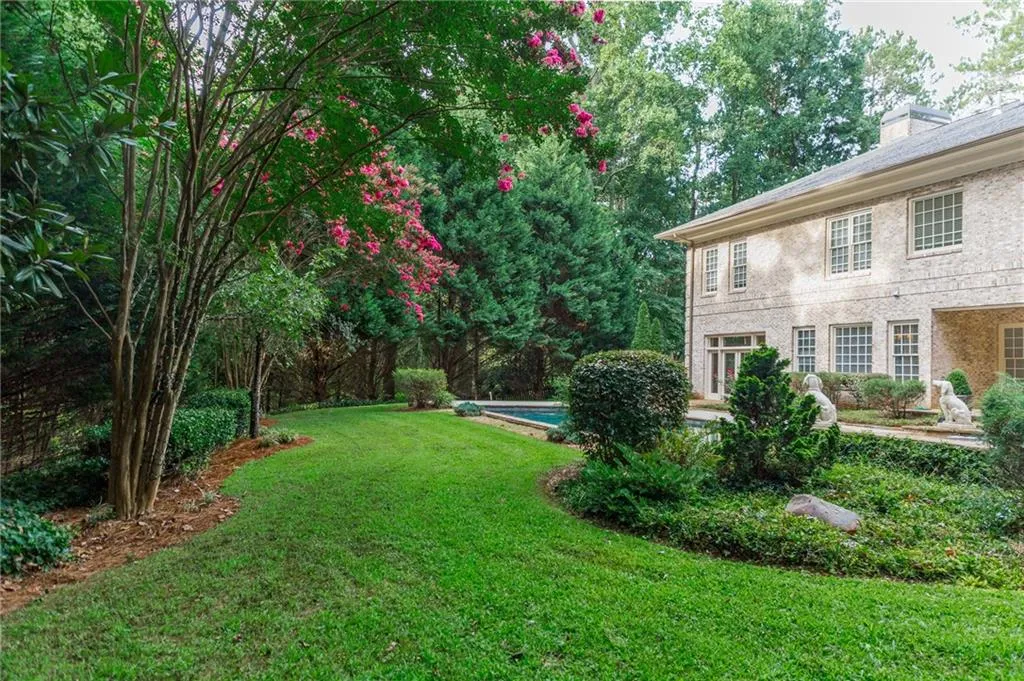 5225 S Trimble Road, Atlanta, Georgia 30342, 5 Bedrooms Bedrooms, ,3 BathroomsBathrooms,Residential,Sold,5225 S Trimble Road,6588904
