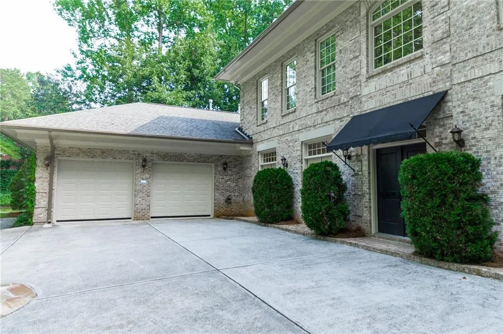 5225 S Trimble Road, Atlanta, Georgia 30342, 5 Bedrooms Bedrooms, ,3 BathroomsBathrooms,Residential,Sold,5225 S Trimble Road,6588904