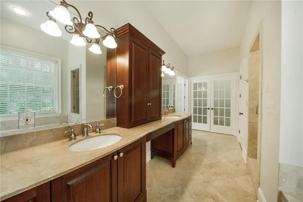 5225 S Trimble Road, Atlanta, Georgia 30342, 5 Bedrooms Bedrooms, ,3 BathroomsBathrooms,Residential,Sold,5225 S Trimble Road,6588904