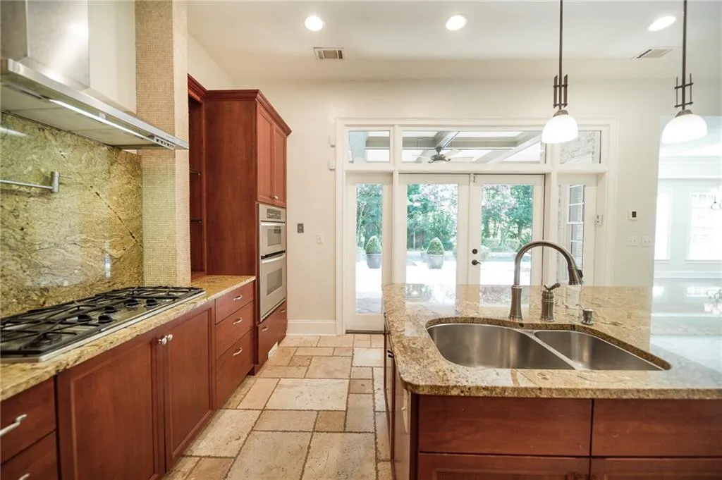 5225 S Trimble Road, Atlanta, Georgia 30342, 5 Bedrooms Bedrooms, ,3 BathroomsBathrooms,Residential,Sold,5225 S Trimble Road,6588904